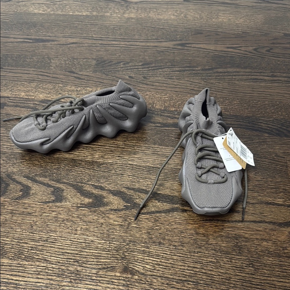 Yeezy Women's Shoes in Gray